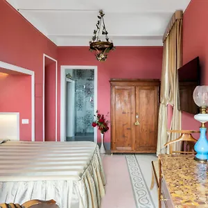 Residenza D'epoca Palazzo Borghesi Bed & Breakfast